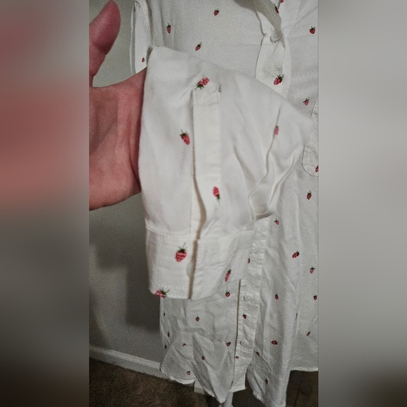 BEACH LUNCH LOUNGE Long Sleeve Button Down White Shirt Strawberry Print, M NWT - Picture 12 of 16